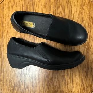 *CLARKS* Black Round Tow Shoes Size 9